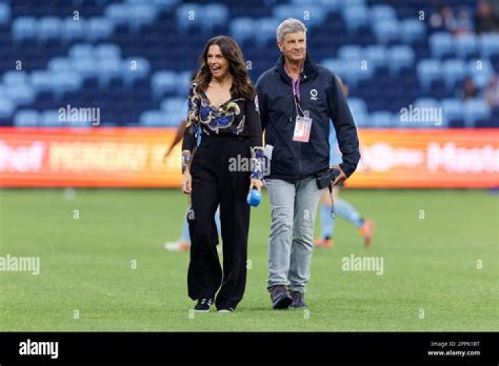 
SBS Sports Host Niav Owens And Her Husband Michael Leonard Have A Happy Married Life 
