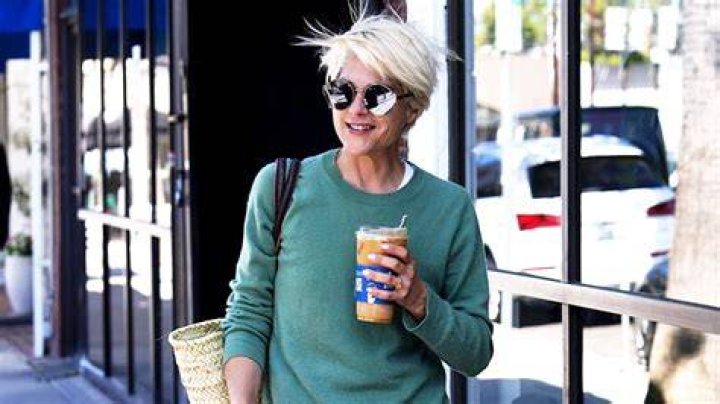 
Selma Blair Pushes Through ‘DWTS’ Rehearsal After Fainting Spell, Says ‘I Pass Out A Lot’ 