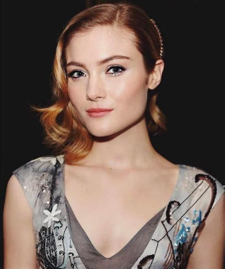 Skyler Samuels Height, Weight, Net Worth, Age, Birthday, Wikipedia, Who, Nationality, Biography