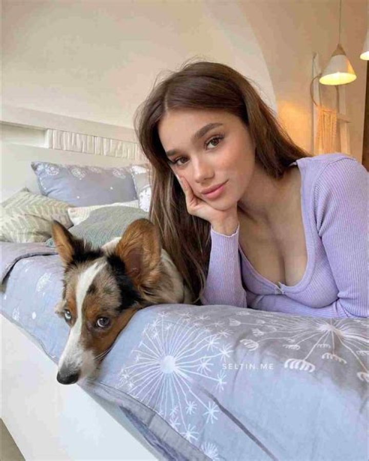
Sweety Height, Weight, Net Worth, Age, Birthday, Wikipedia, Who, Nationality, Biography 