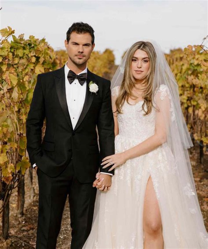 Tay Lautner Height, Weight, Net Worth, Age, Birthday, Wikipedia, Who, Nationality, Biography