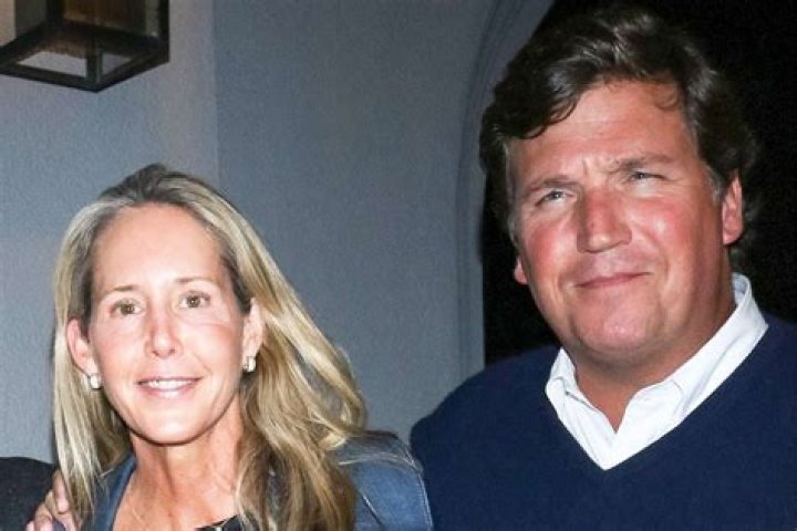
Tucker Carlson enjoys romantic date with wife Susan Andrews in Florida, teases ‘appetizers plus entree’ after Fox News ouster 