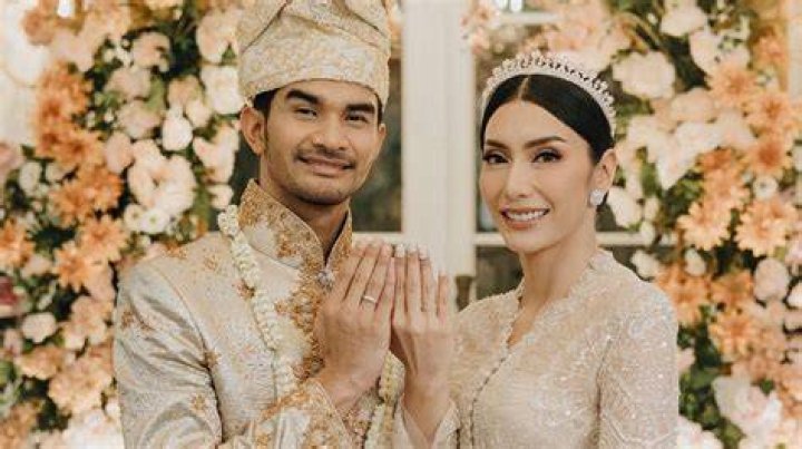 
Tyas Mirasih Wiki: What’s Her Religion? Actress Ethnicity And Family 