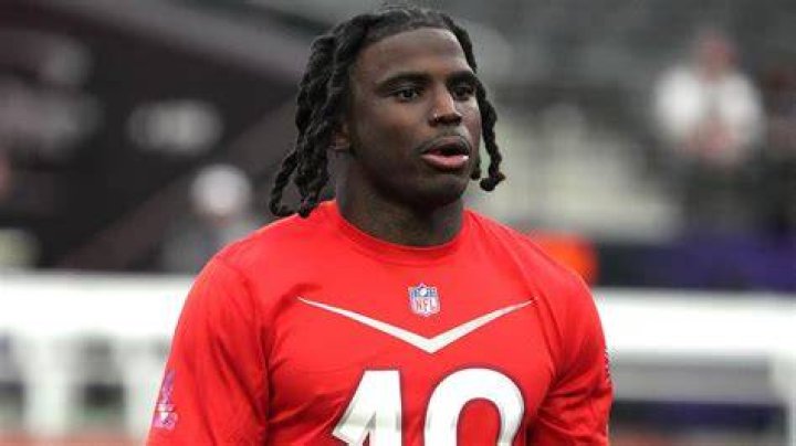 
Tyreek Hills Height, Weight, Net Worth, Age, Birthday, Wikipedia, Who, Nationality, Biography 