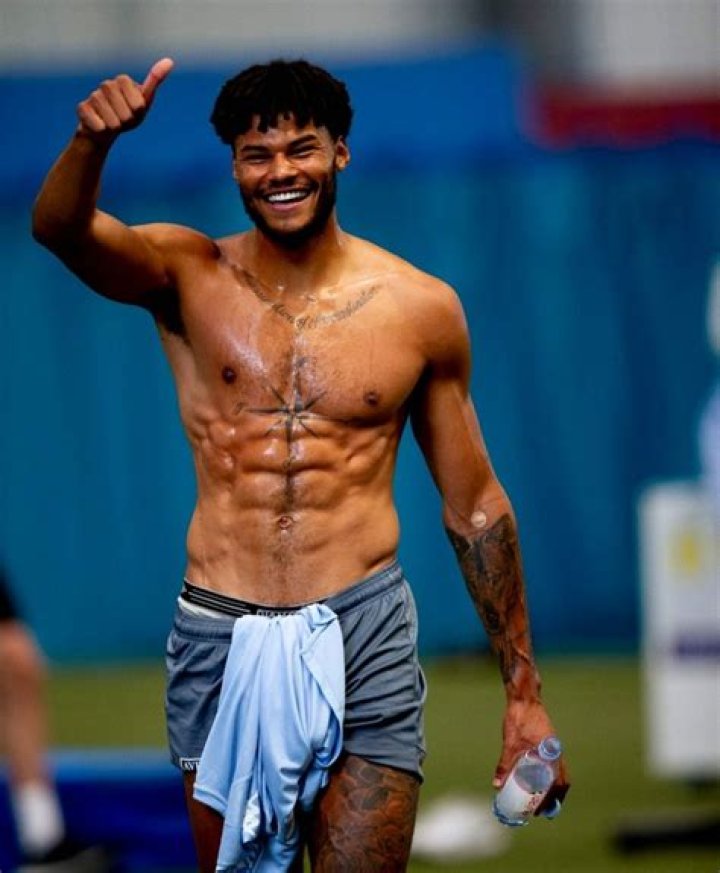
Tyrone Mings Height, Weight, Net Worth, Age, Birthday, Wikipedia, Who, Nationality, Biography 
