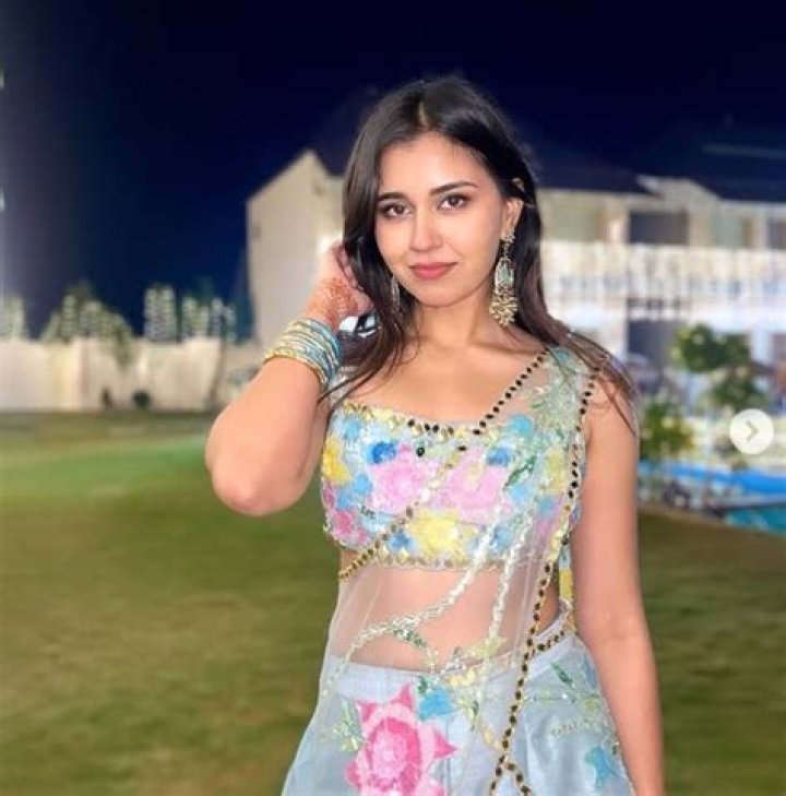 Urvashi Chaudhary Height, Weight, Net Worth, Age, Birthday, Wikipedia, Who, Instagram, Biography