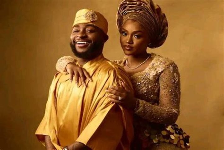 
VIDEO: Davido Shares Loved-up Moment With Chioma Rowland 
