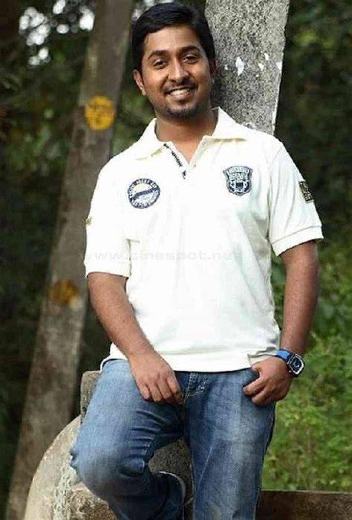 Vineeth Sreenivasan Height, Weight, Net Worth, Age, Birthday, Wikipedia, Who, Instagram, Biography