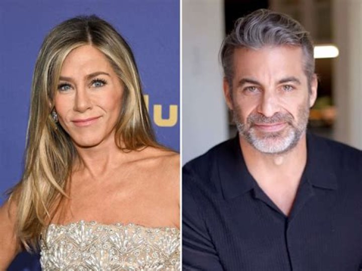 What bra size is Jennifer Aniston?