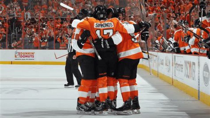 
What Did Steve Simmons Say To Wayne Simmonds? NHL Media Reacts 