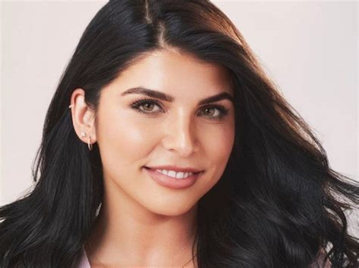
What is Viktoria Eichner’s job? The Bachelor contestant claims to be a “natural caregiver” 