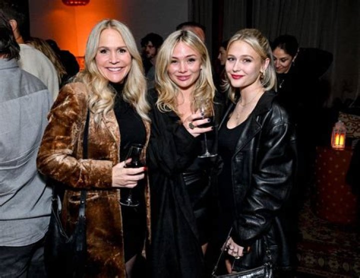 Who Are Emily Alyn Lind Parents | Meet Barbara Alyn Woods And John Lind | Family