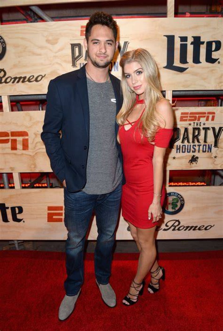 
Who is Allie DeBerry? Height, Boyfriend, Net Worth, Parents, Wiki 