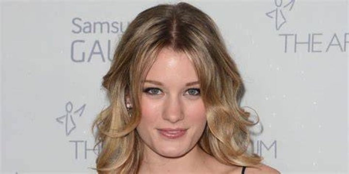 
Who is Ashley Hinshaw from ‘About Cherry’? Boyfriend, Net Worth 