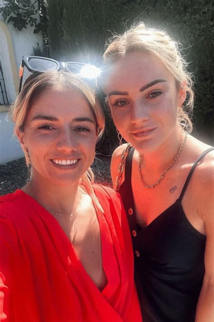 
Who Is Beth Mead Husband? Relationship Timeline With Partner Danielle van de Donk 