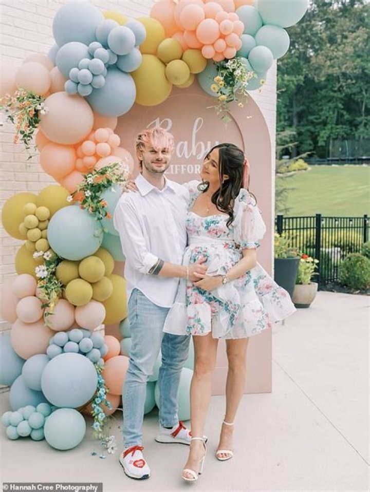 Who is Crystal Leigh? Michael Clifford’s wife pregnant with their first baby