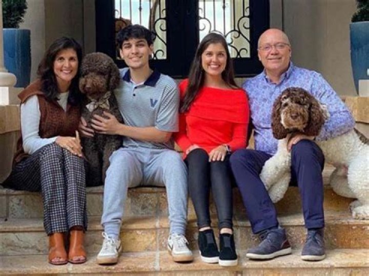 
Who Is Emma Lamb Father? Parents And Family Facts 