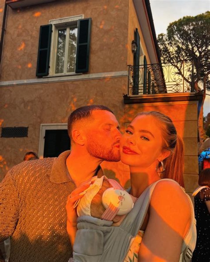 
Who Is Faith Louise? Twitter Freaks Out Over Sideman’s Ethan Payne Having A Baby With His Girlfriend 