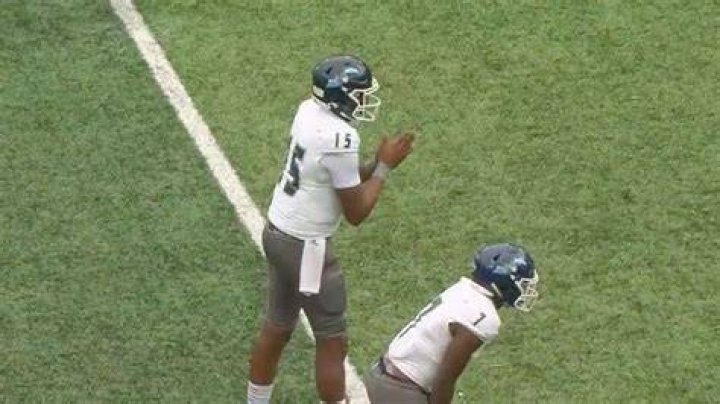 
Who is Jamar Graham? High School QB goes viral for his arm talent and running over much-smaller defenders 