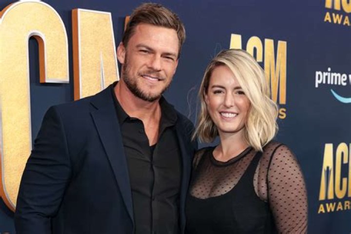
Who Is Jamie Lawson Wife Catherine Jessica Hall? Facts To Know About His Married Life 
