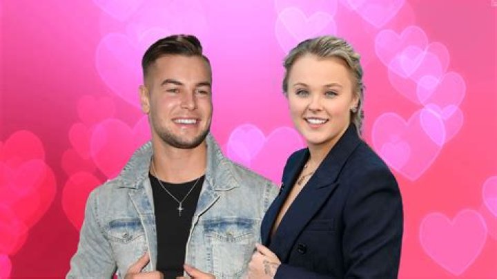 
Who Is JoJo Siwa Dating Now In 2022? The Boomerang Star’s Relationship Status 