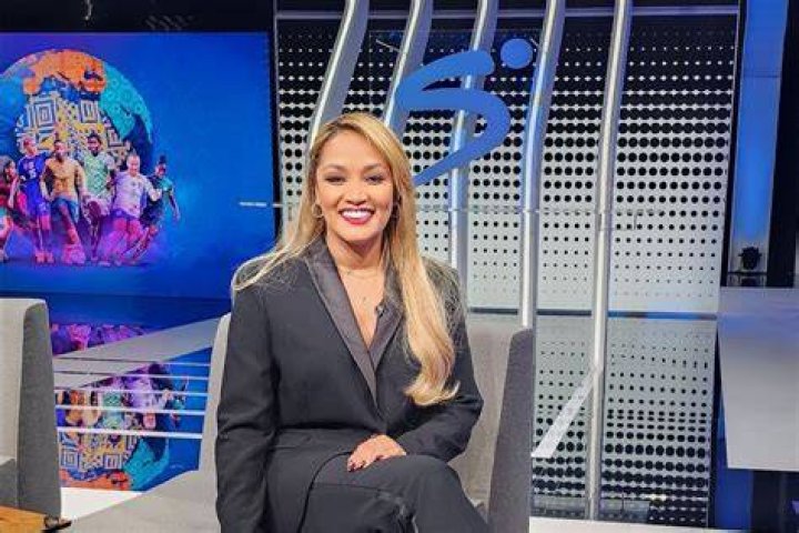 
Who Is Julia Stuart Husband? How Old Is SuperSport Presenter? 