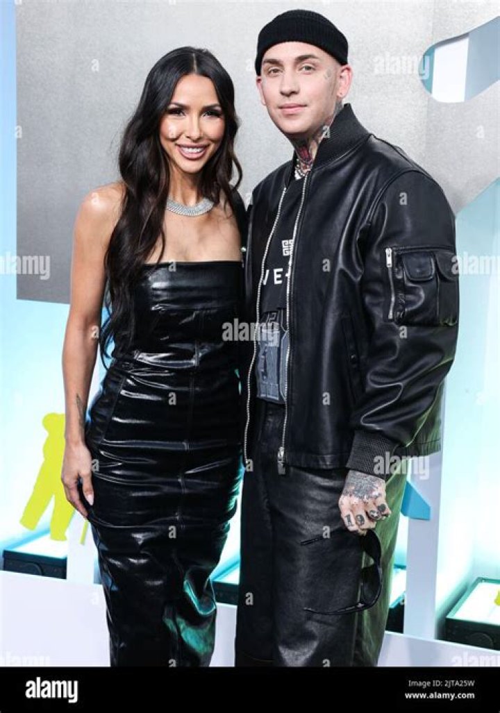 Who Is Sydney Carlson Boyfriend? Relationship With Blackbear and Details To Know