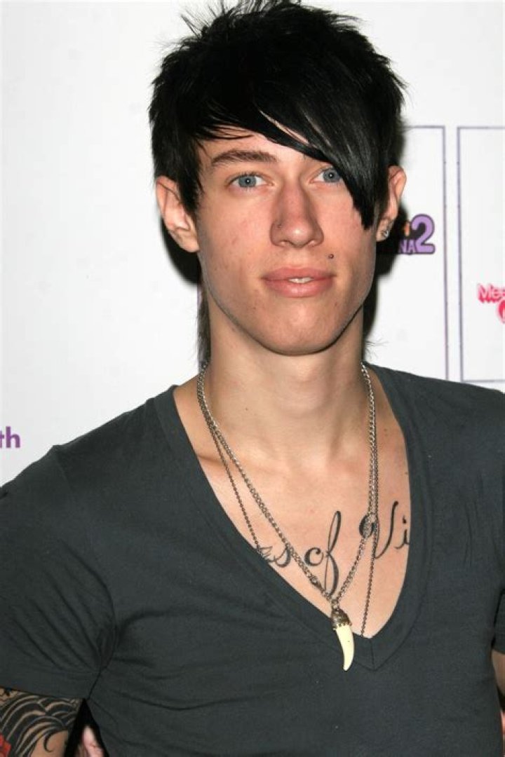 
Who is Trace Cyrus? Age, Net Worth, Girlfriend, Height, Wiki 