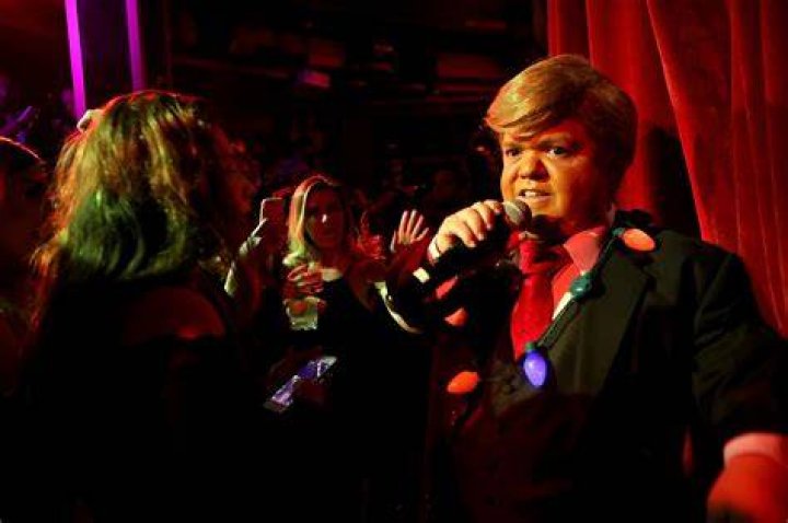 
Who Was Donny Davis? Britney Spears, Miley Cyrus Performer Dies At 43 