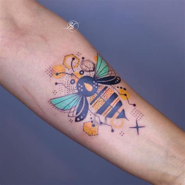 
Why Does Guy Garvey Have A Bee Tattoo On His Hand? Here Is The Meaning Behind It 
