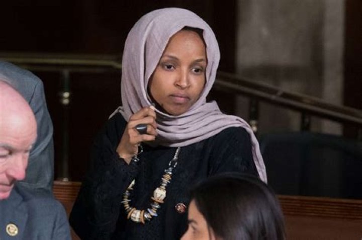 
Why was Muslim woman Ilhan Omar imprisoned? Charges Explanation 