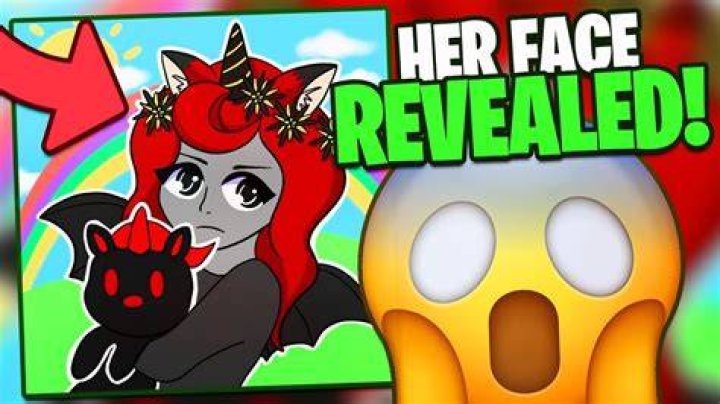 YouTuber Moody Unicorn Twin Finally Reveals Her Face