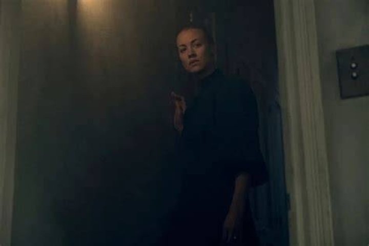 
Yvonne Strahovski Warns Fans There’s No ‘Happy Ending’ for ‘The Handmaid’s Tale’ as June and Serena ‘Collide’ 
